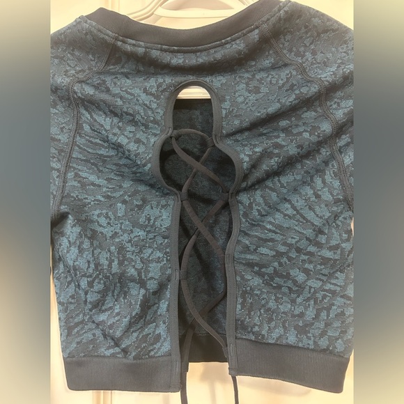 Gymshark Adapt Animal Seamless Lace Up Back Crop Top - Picture 8 of 8